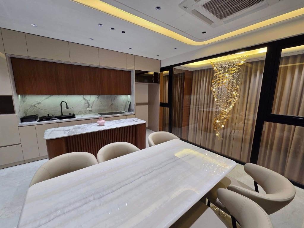 HOÀNG NGÂN- CẦU GIẤY- 85M- MT 5M- 6 NGỦ THOÁNG SÁNG- 20M RA PHỐ- NGÕ THÔNG-Ở CỰC THOẢI MÁI. 