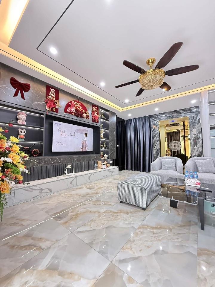 NGUYỄN CHÁNH- 15,6 TỶ- 60M RA PHỐ- 50M- 7 NGỦ- THOÁNG TRƯỚC SAU- THANG MÁY- Ở LÀ THÍCH. 