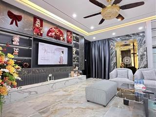 NGUYỄN CHÁNH- 15,6 TỶ- 60M RA PHỐ- 50M- 7 NGỦ- THOÁNG TRƯỚC SAU- THANG MÁY- Ở LÀ THÍCH. 