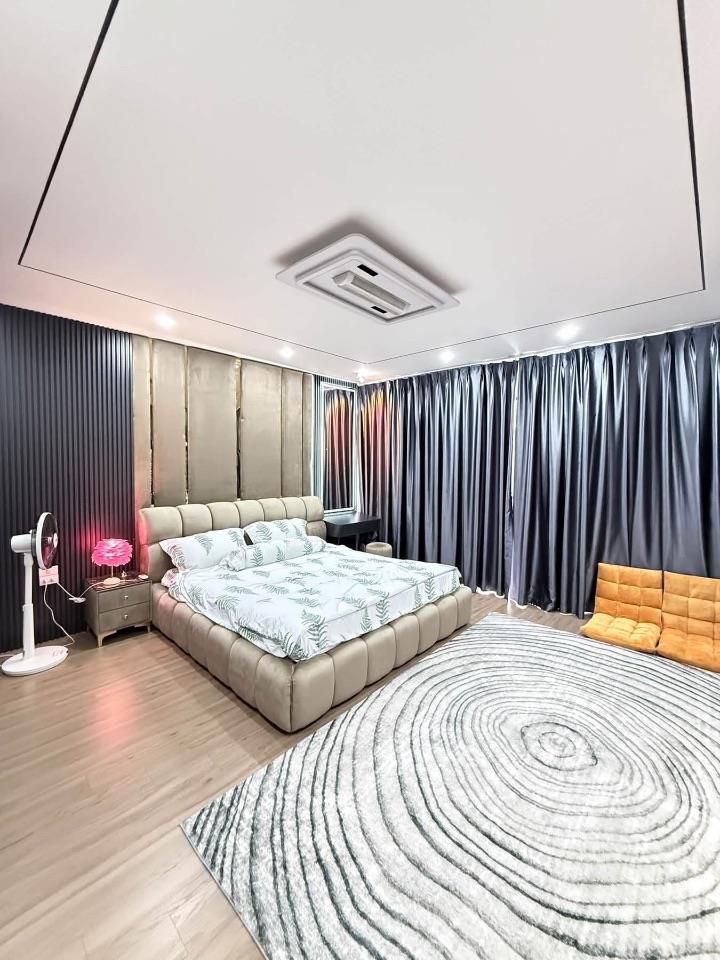 NGUYỄN CHÁNH- 15,6 TỶ- 60M RA PHỐ- 50M- 7 NGỦ- THOÁNG TRƯỚC SAU- THANG MÁY- Ở LÀ THÍCH. 