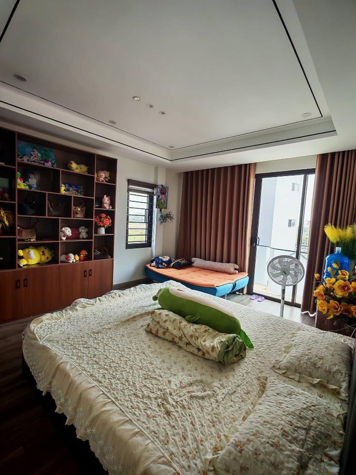 TRUNG KÍNH- DT 74M- 7 NGỦ- 60M RA PHỐ- YÊN TĨNH- GIA ĐÌNH SỐNG THOẢI MÁI- 21,5 TỶ. 