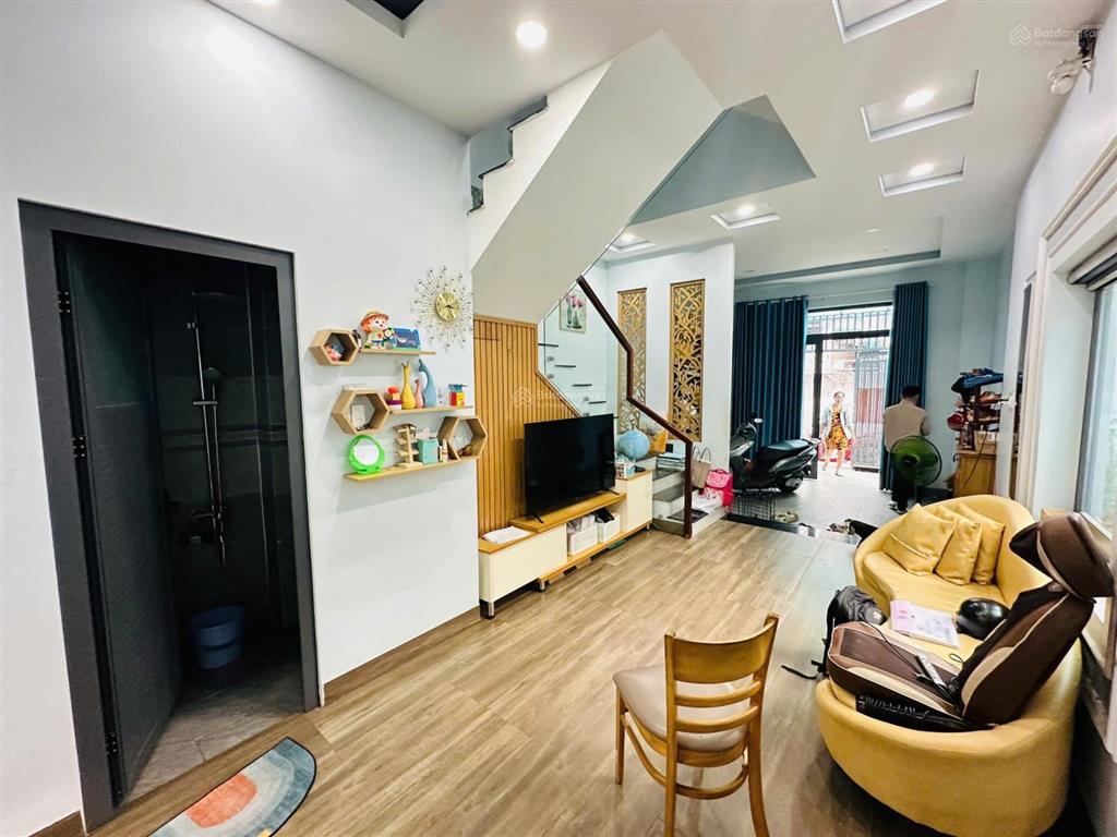 Bán nhà hoàng diệu 2  thủ đức  73m2 (5 x 15)  3tầng  hẻm xe hơi thông