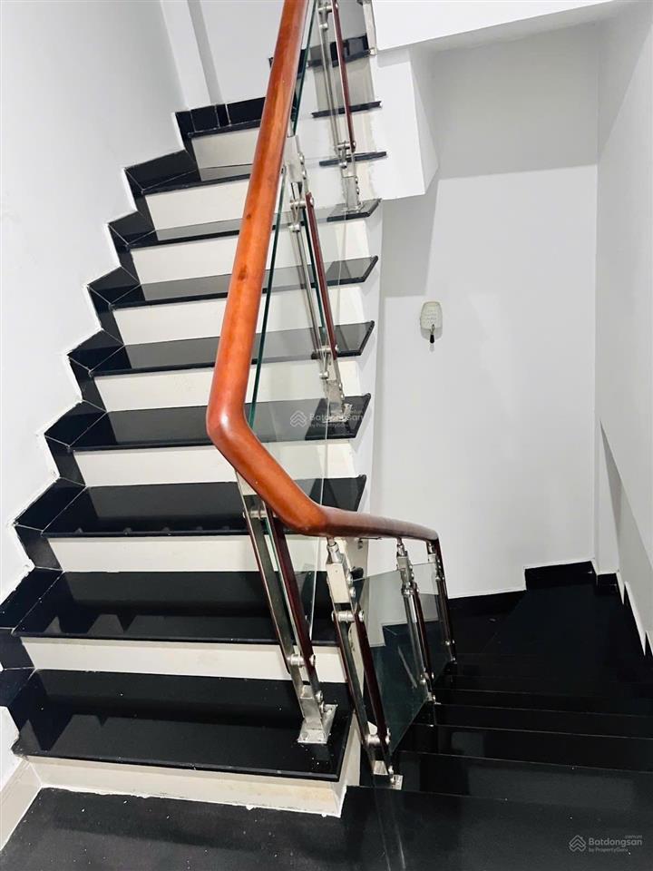 Bán nhà gần vincom lê văn việt  quận 9  56m2  3 tầng  4pn  hẻm xe hơi 7 chỗ