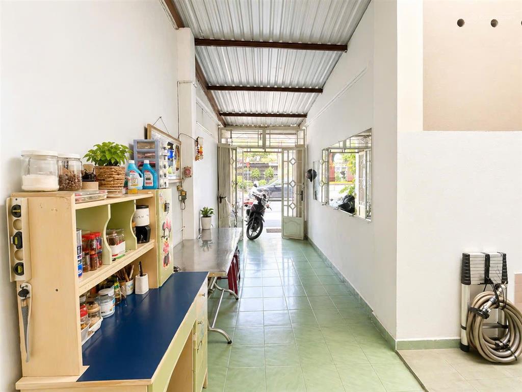 Bán nhà mặt tiền tô ngọc vân  thủ đức  70m2  đường 16m vỉa hè 2 bên  kinh doanh sầm uất