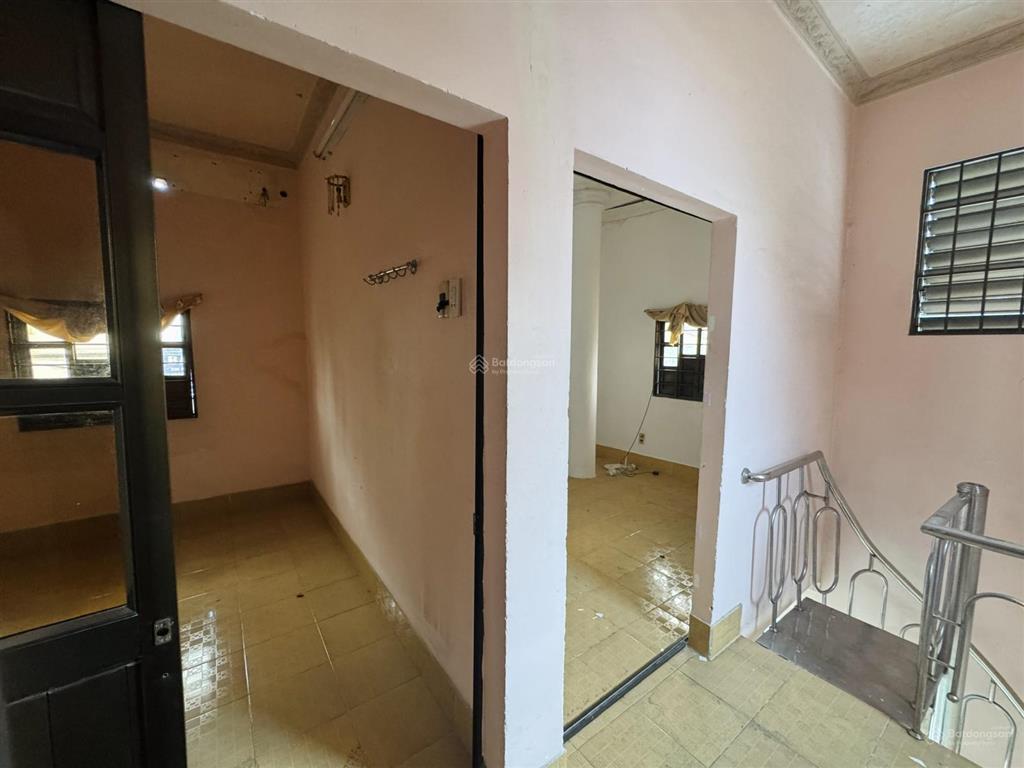 Bán nhà mặt tiền chợ kiến thiết  quận 9  dtsd 45m2  2tầng btct  3pn  sổ hồng riêng  hoàn công