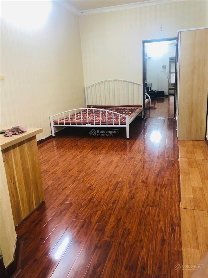 Chính chủ cho thuê căn hộ tập thể tầng 2 ở phố 8/3