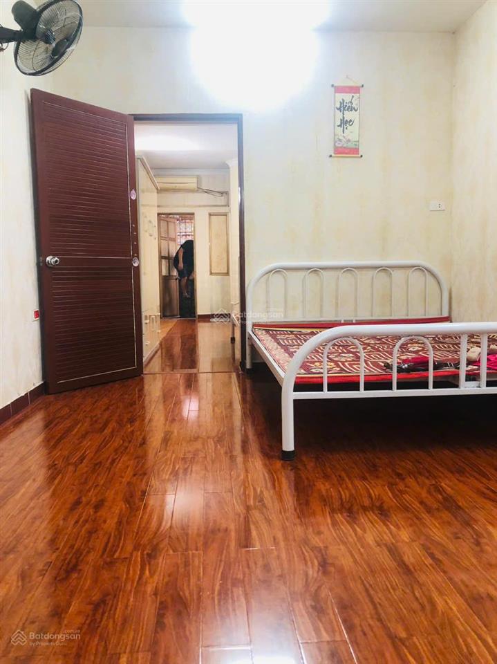 Chính chủ cho thuê căn hộ tập thể tầng 2 ở phố 8/3