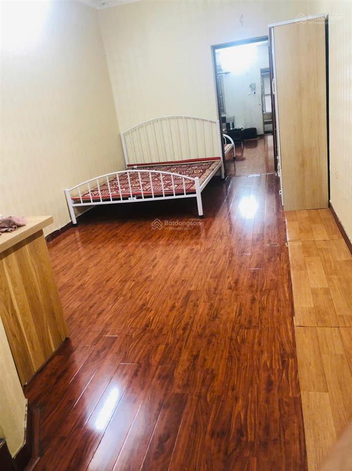 Chính chủ cho thuê căn hộ tập thể tầng 2 ở phố 8/3
