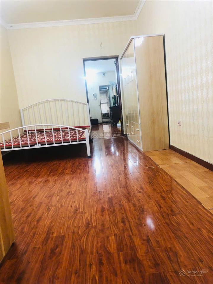 Chính chủ cho thuê căn hộ tập thể tầng 2 ở phố 8/3