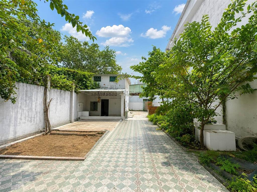 Bán nền 100m² thổ cư nằm ngay võ văn kiệt. giá chỉ 5,5 tỷ