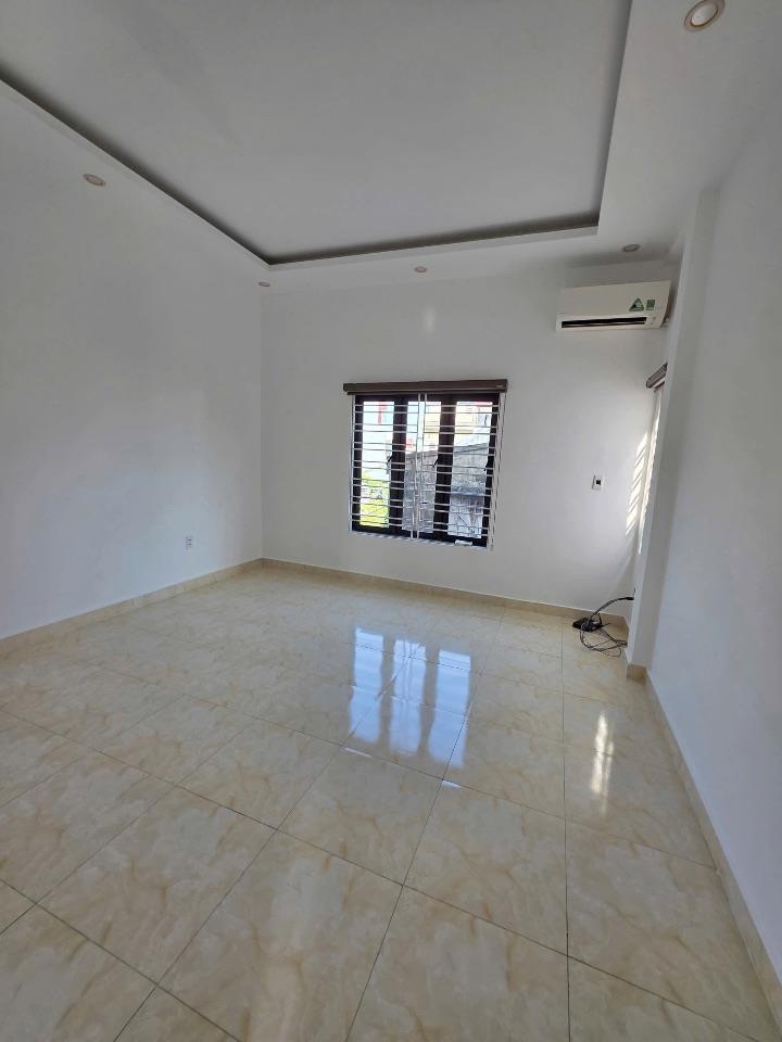 Chủ Nhà gửi bán Nhà tại Thành Tô Tràng Cát Gần Trường Học Cấp 1,2, Ô Tô Đỗ Cửa Sau Nhà Mặt Đường
