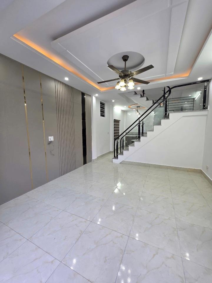 Chủ Nhà gửi bán Nhà tại Thành Tô Tràng Cát Gần Trường Học Cấp 1,2, Ô Tô Đỗ Cửa Sau Nhà Mặt Đường