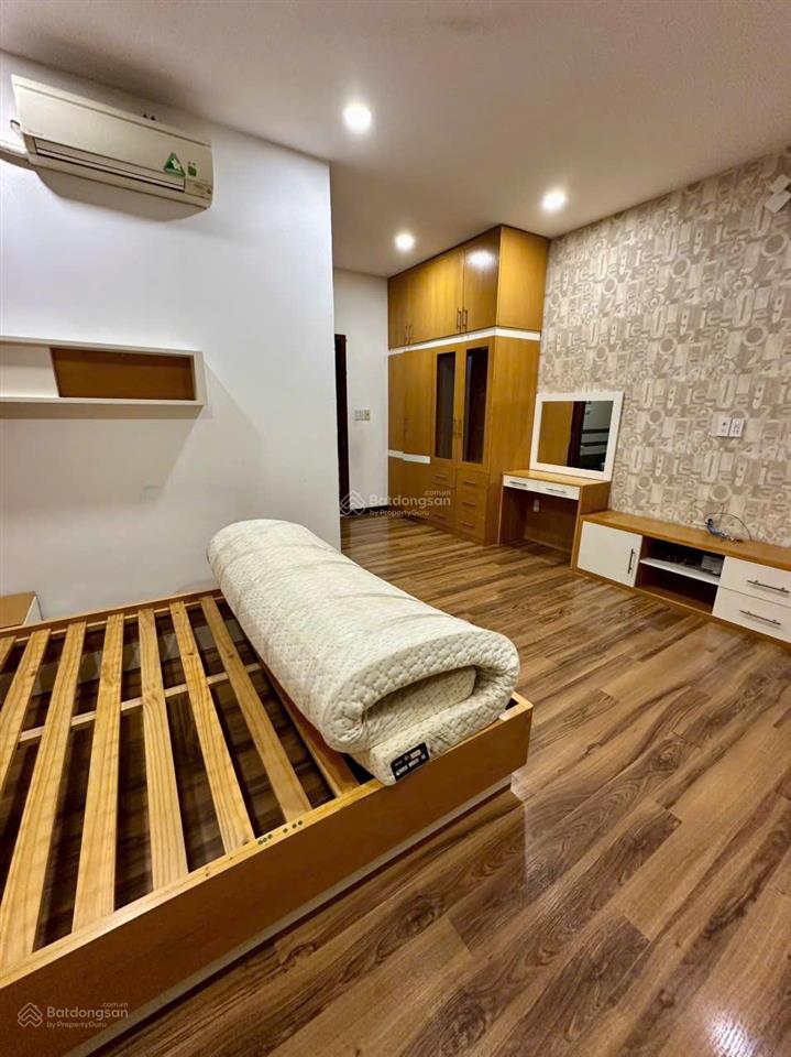 Nhà ngang 5 dài 10 4 tầng đường nguyễn thị tần p2 q8