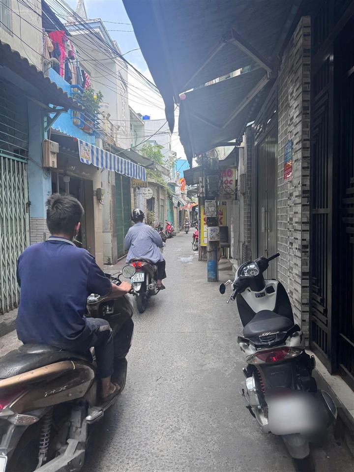 Nhà ngang 10 dài 14 thích hợp xây căn hộ dịch vụ quận 4 đoàn văn bơ