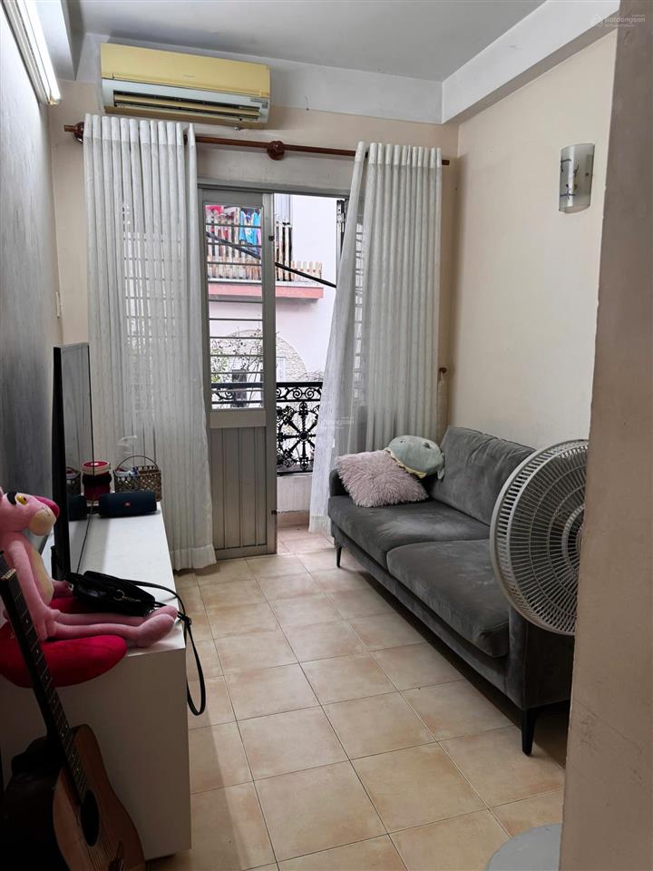 Nhà 1 trệt 2 lầu sân thượng hai bà trưng phường xuân hòa quận 3