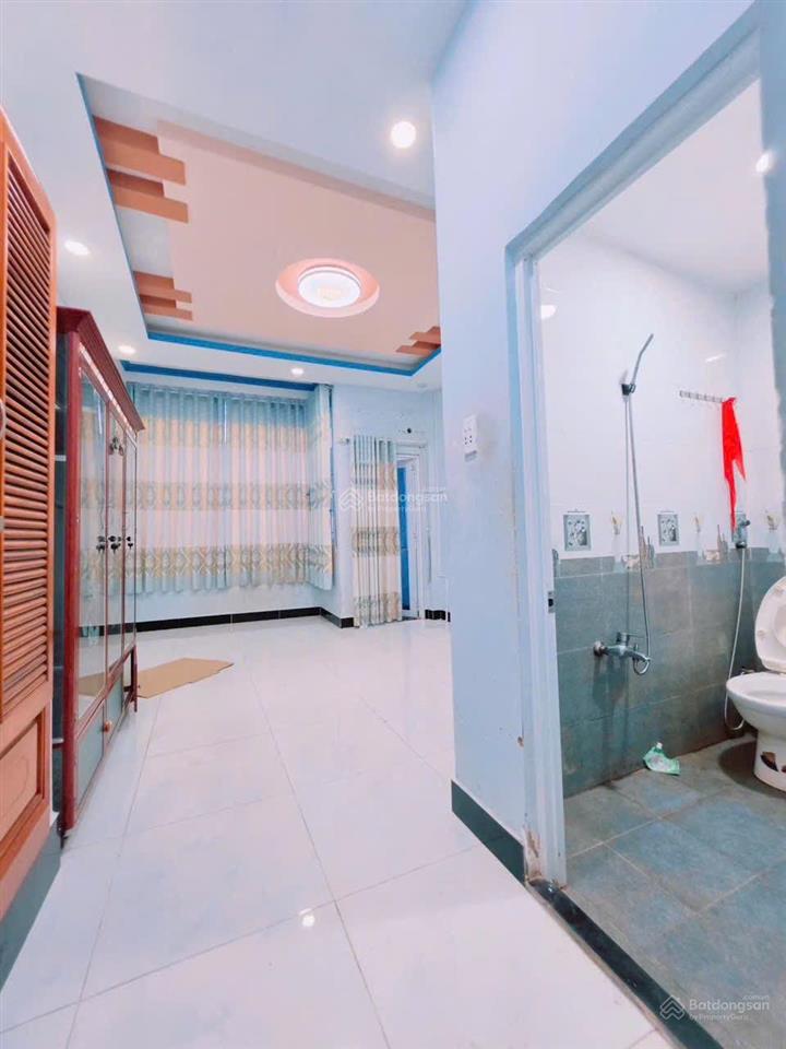 Ô tô đỗ cửa khu vip bông sao p5 q8  hẻm xe hơi 6m