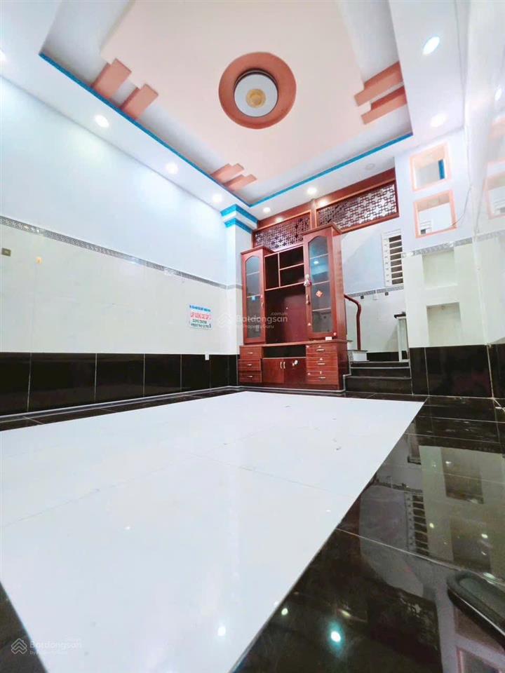 Ô tô đỗ cửa khu vip bông sao p5 q8  hẻm xe hơi 6m