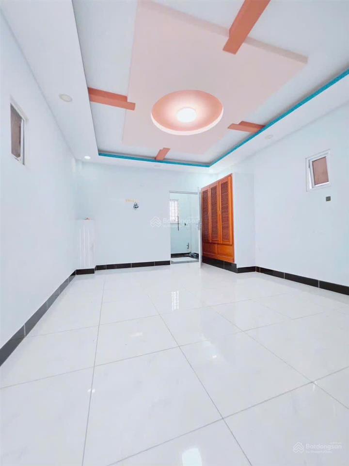 Ô tô đỗ cửa khu vip bông sao p5 q8  hẻm xe hơi 6m