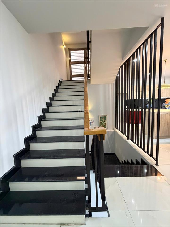 Cho thuê nhà 4 tầng căn góc 2 mặt tiền đối diện trường cấp 2 cát lái, 344.5 m2, 25 triệu/tháng