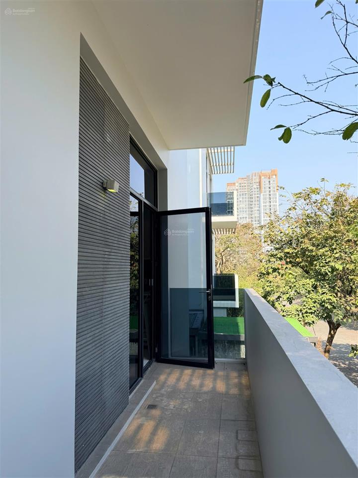 Cho thuê nhà 4 tầng căn góc 2 mặt tiền đối diện trường cấp 2 cát lái, 344.5 m2, 25 triệu/tháng