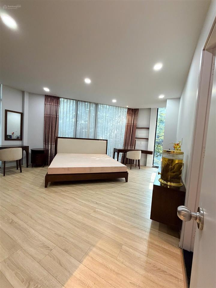 Cho thuê nhà 4 tầng căn góc 2 mặt tiền đối diện trường cấp 2 cát lái, 344.5 m2, 25 triệu/tháng