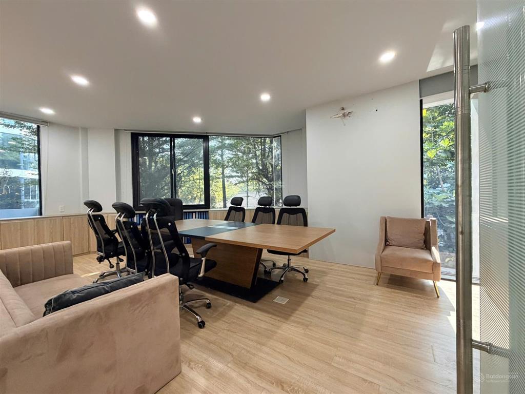 Cho thuê nhà 4 tầng căn góc 2 mặt tiền đối diện trường cấp 2 cát lái, 344.5 m2, 25 triệu/tháng