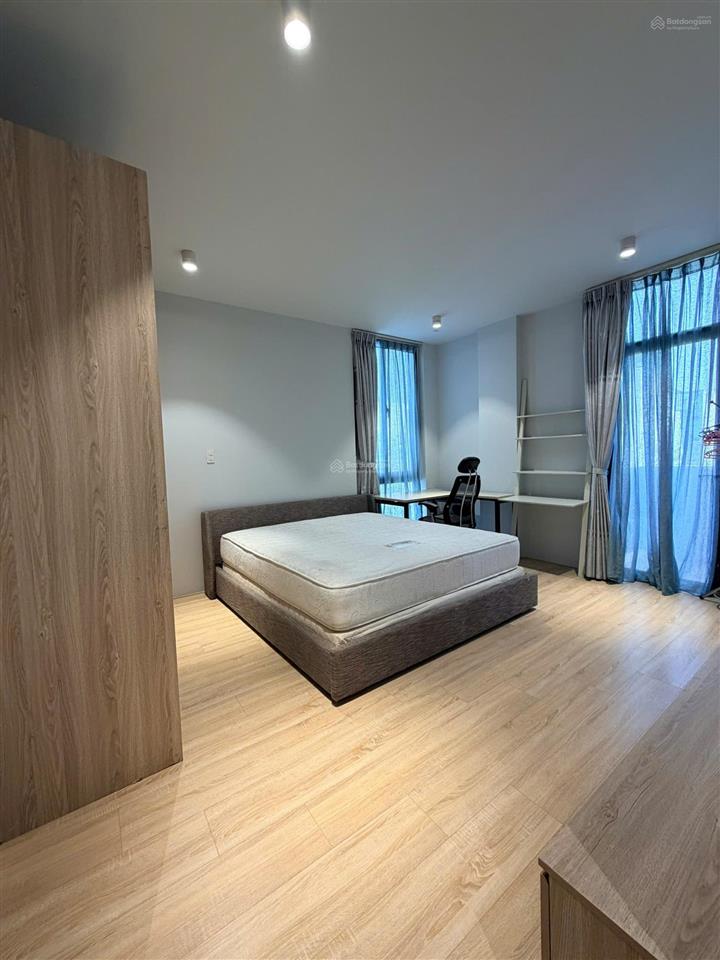Cho thuê nhà 4 tầng căn góc 2 mặt tiền đối diện trường cấp 2 cát lái, 344.5 m2, 25 triệu/tháng