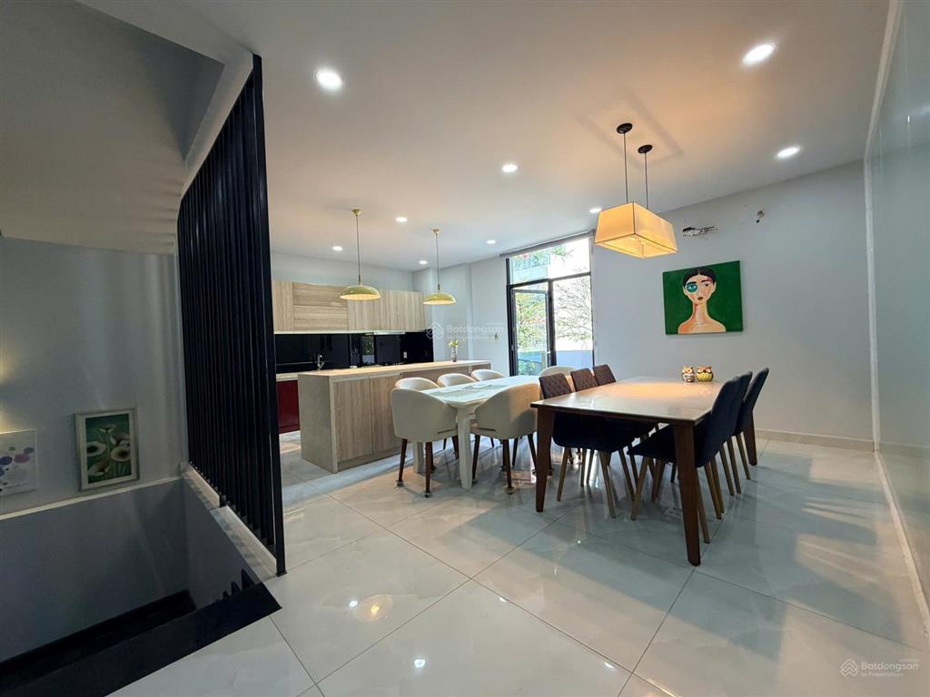 Cho thuê nhà 4 tầng căn góc 2 mặt tiền đối diện trường cấp 2 cát lái, 344.5 m2, 25 triệu/tháng