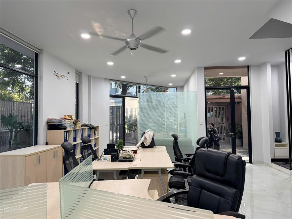 Cho thuê nhà 4 tầng căn góc 2 mặt tiền đối diện trường cấp 2 cát lái, 344.5 m2, 25 triệu/tháng