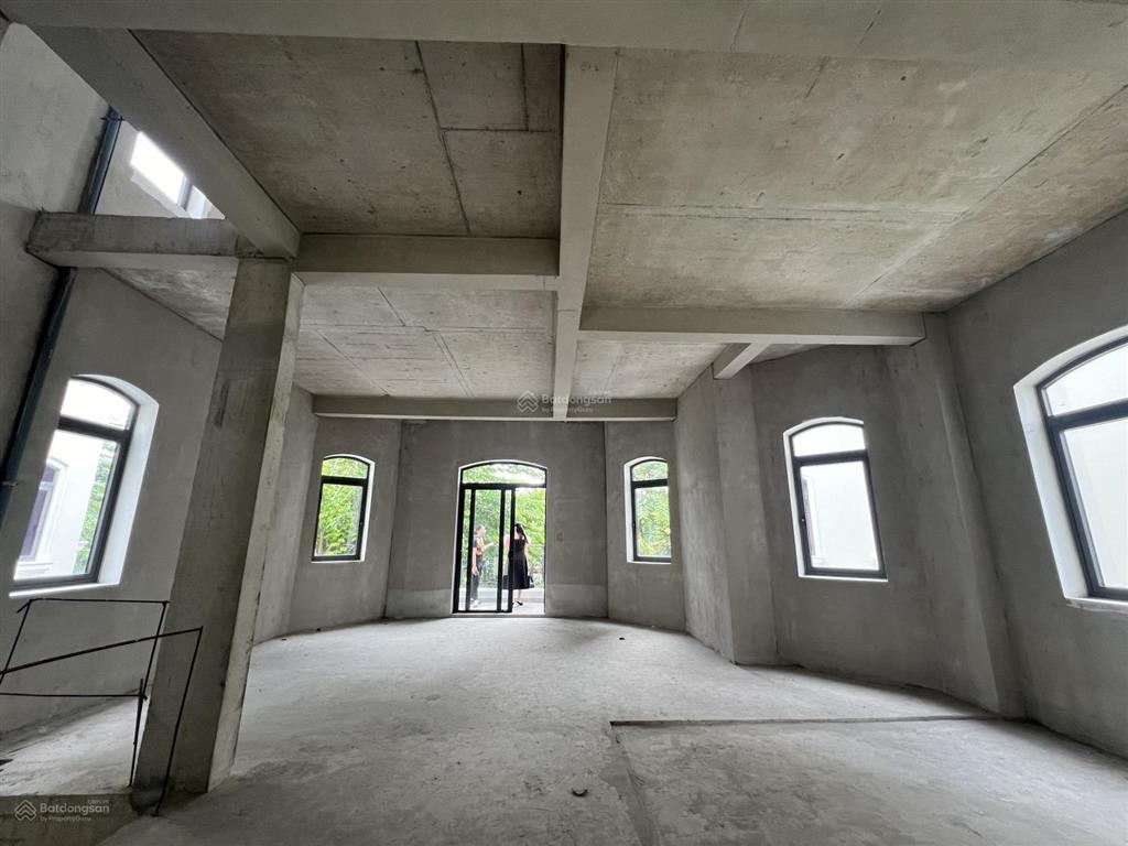 Bán biệt thự đơn lập victoria village, dt 15x20m, 4 tầng, sổ hồng, nhà thô dễ dàng thiết kế