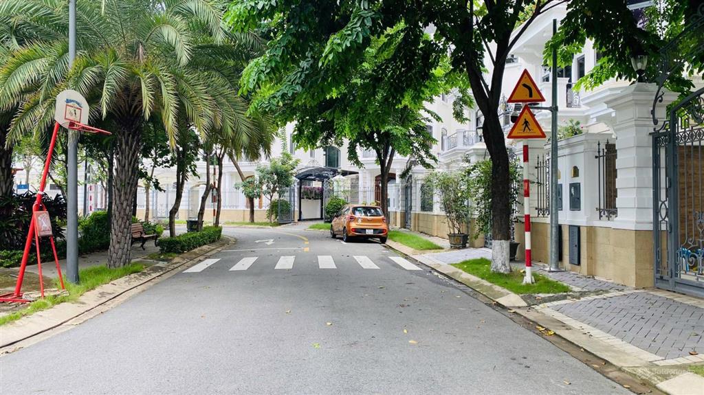 Bán biệt thự đơn lập victoria village, dt 15x20m, 4 tầng, sổ hồng, nhà thô dễ dàng thiết kế