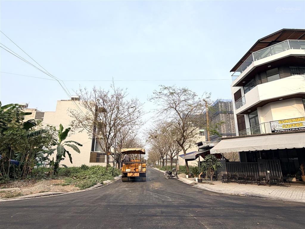 Bán nhà phố đông village, đường chính 20 mét, dt 6x20m, giá tốt chỉ 12 tỷ