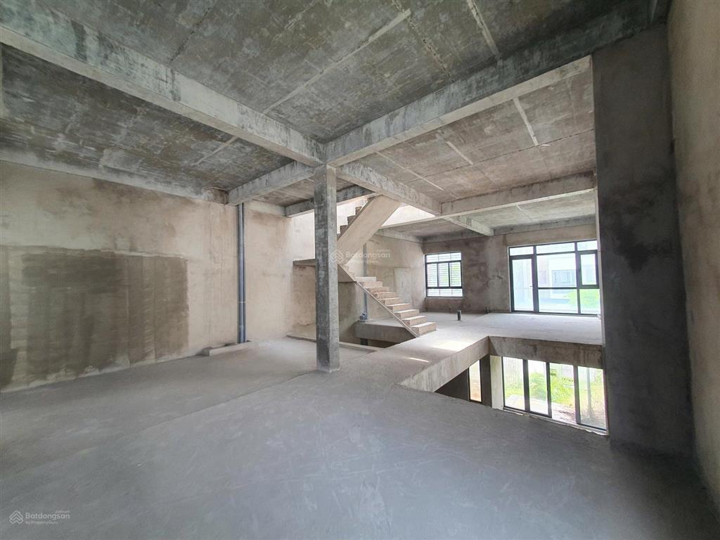 Bán biệt thự phố đông village, dt 9,5x20m, 3 tầng, sổ hồng, bán 18 tỷ