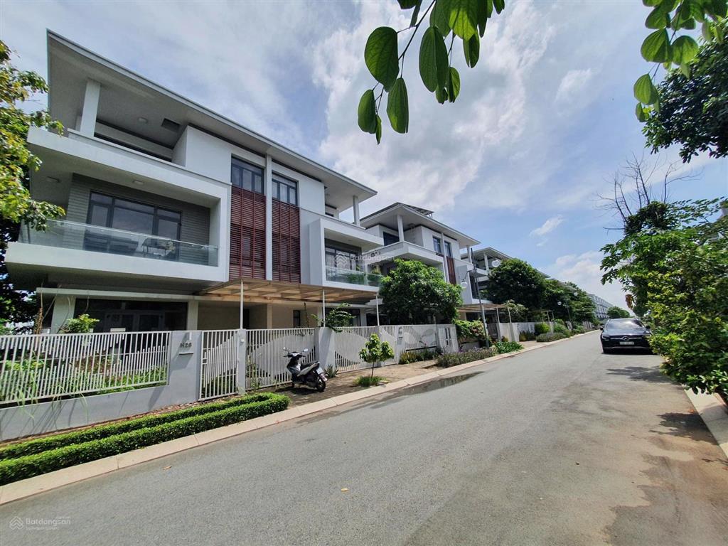 Bán biệt thự phố đông village, dt 9,5x20m, 3 tầng, sổ hồng, bán 18 tỷ