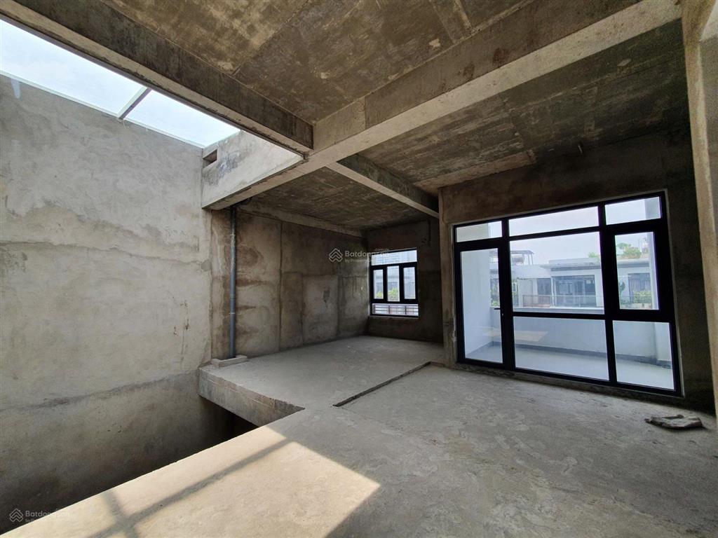 Bán biệt thự phố đông village, dt 9,5x20m, 3 tầng, sổ hồng, bán 18 tỷ