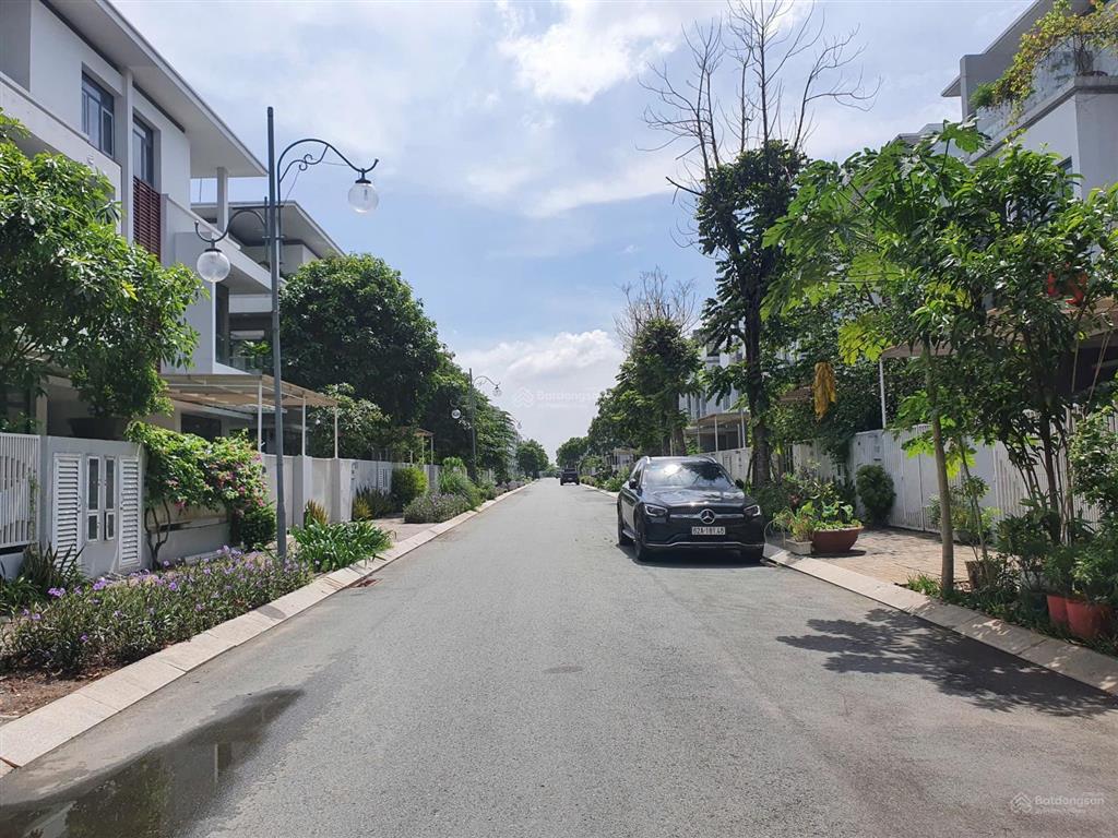 Bán biệt thự phố đông village, dt 9,5x20m, 3 tầng, sổ hồng, bán 18 tỷ