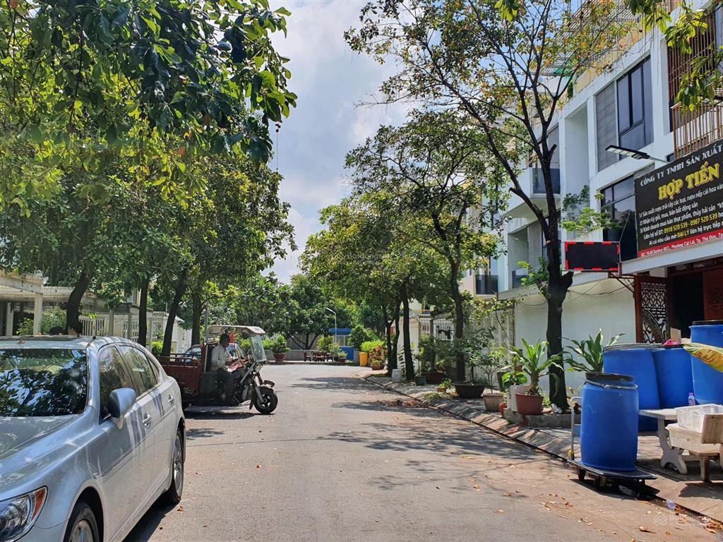Bán đất biệt thự cát lái, dt 202.5m2 (ngang 10 mét), sổ vuông a4, đường rộng 12 mét, sổ đỏ sẵn
