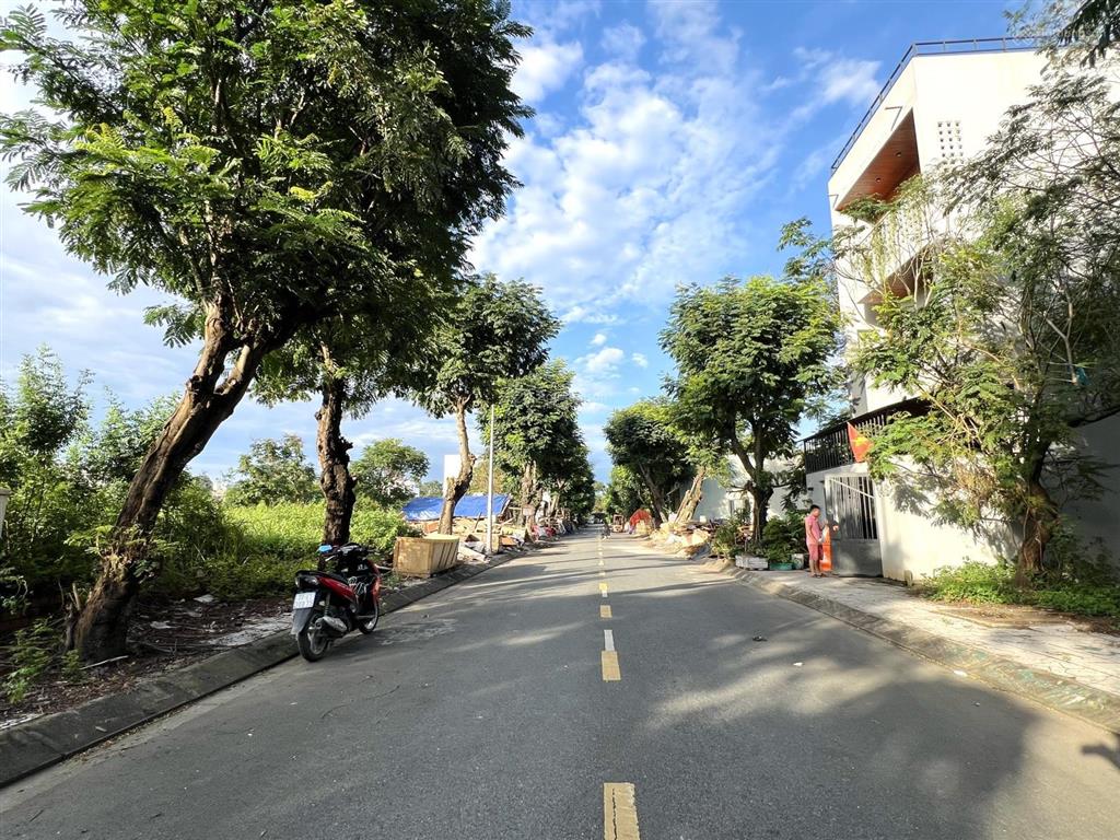 Cần bán đất cát lái đối diện sol villas, dt 7x17m, đường lớn 12 mét, chỉ 62 triệu/m2