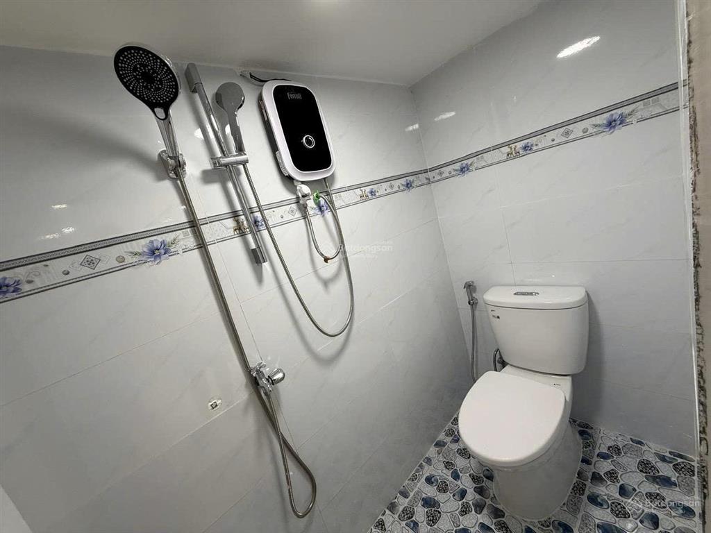 Cho thuê nhà nguyên căn 70m² gồm 1pk, 1pn,1 gác lửng, 2wc, bếp rộng rãi...