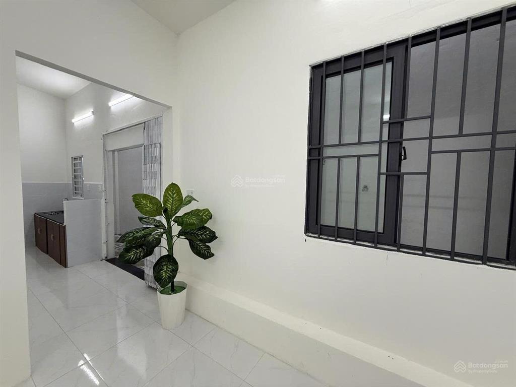 Cho thuê nhà nguyên căn 70m² gồm 1pk, 1pn,1 gác lửng, 2wc, bếp rộng rãi...