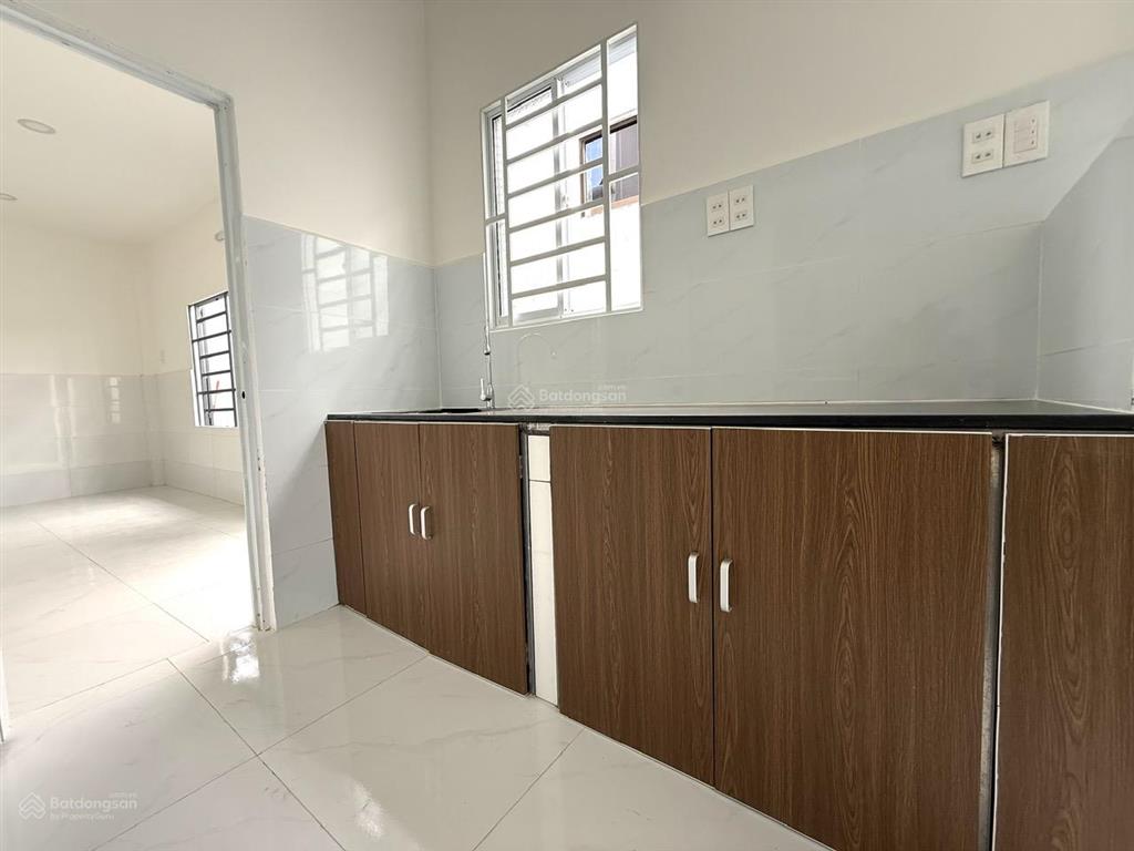 Cho thuê nhà nguyên căn  giá 6tr, gần chợ phương sài.