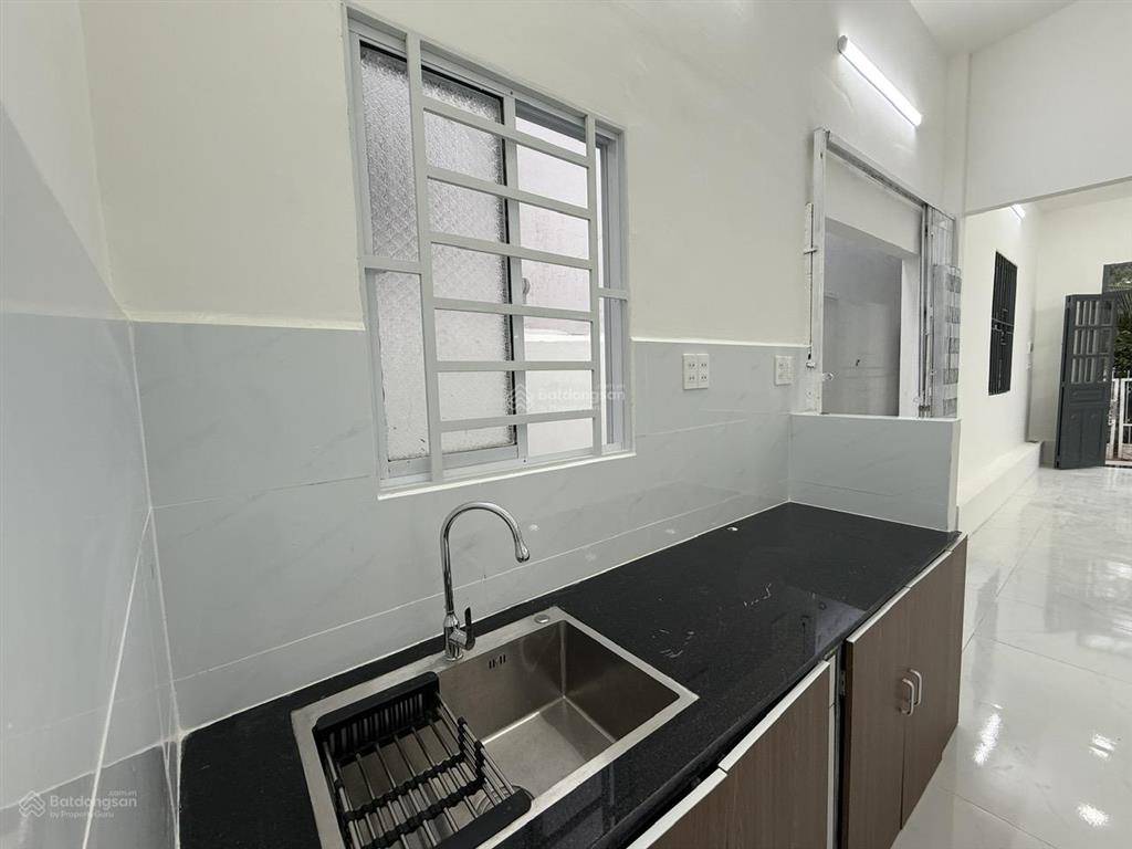 Cho thuê nhà nguyên căn  giá 6tr, gần chợ phương sài.