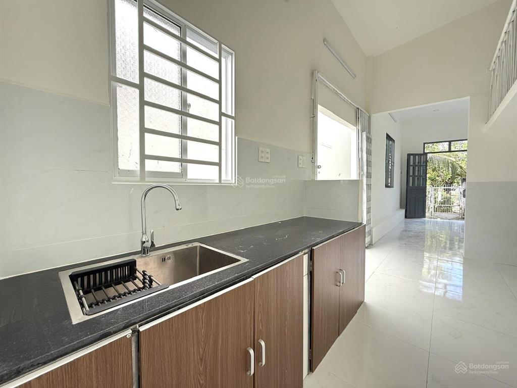 Cho thuê nhà nguyên căn  giá 6tr, gần chợ phương sài.