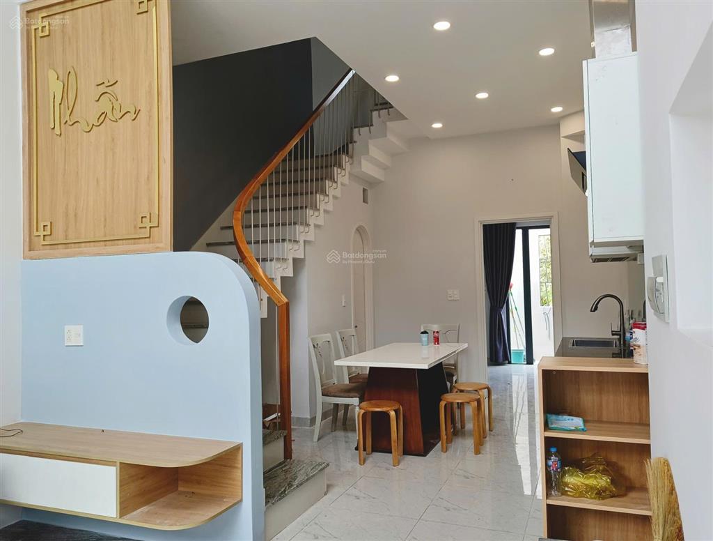 Nhà mới cho thuê 15tr /th , 2 mặt tiền trước sau , gần sông mát