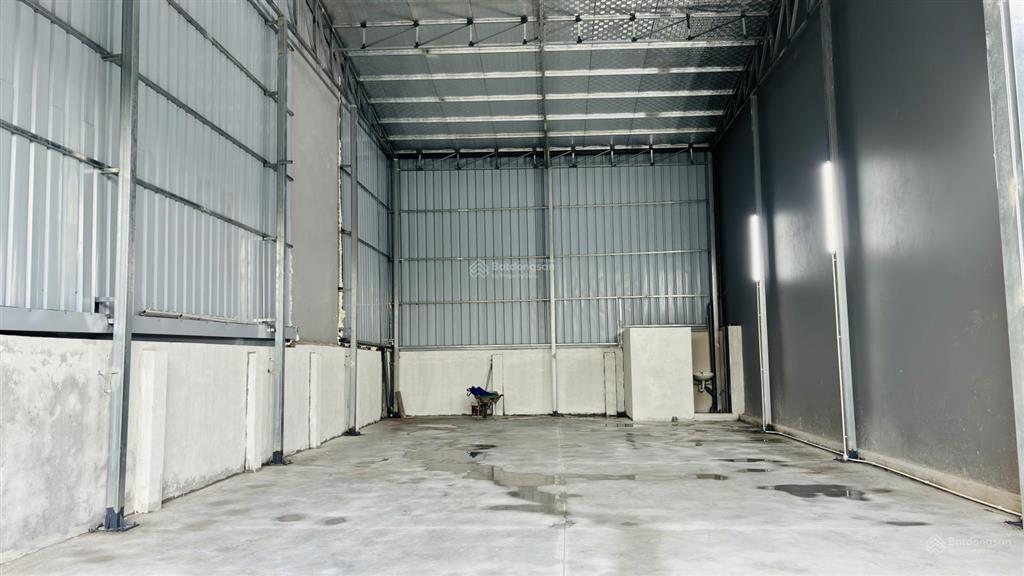 Cho thuê kho mới 120m2 cao 7,3m đường 8m . oto tải vào tận nơi