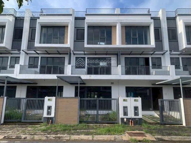 Bán nhà đông tăng long, đường lớn quy hoạch 20m. giá chỉ 6,6 tỷ, nhà đất lê sanh rõ ràng giá đúng