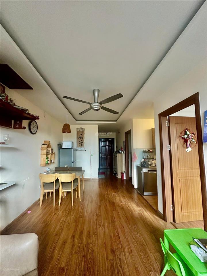 Chính chủ cần bán căn hộ 2 ngủ gemek 2, ban công đông nam tầng trung