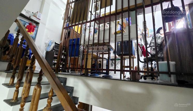 Bán nhà 3 tầng đường bàu năng 11, đối diện công viên, chủ nhà xây rất tâm huyết, dt 100m2, ngang 5m