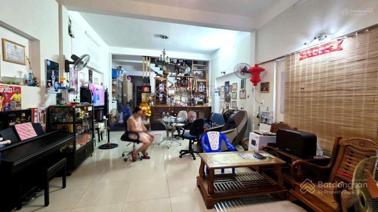 Bán nhà 3 tầng đường bàu năng 11, đối diện công viên, chủ nhà xây rất tâm huyết, dt 100m2, ngang 5m