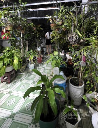 Bán nhà 3 tầng đường bàu năng 11, đối diện công viên, chủ nhà xây rất tâm huyết, dt 100m2, ngang 5m